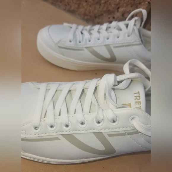 TRETORN White Sneakers - Picture 2 of 11